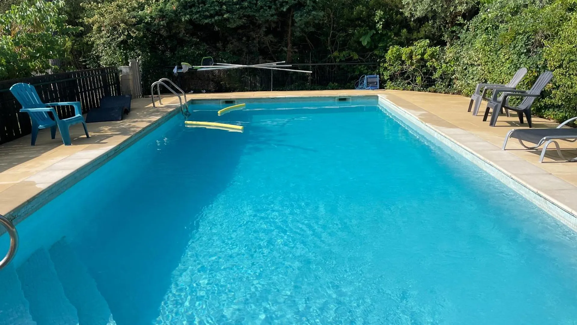 Bed & Breakfast Mas Grimaud - Gite- Studio Et Chambres D'Hotes Familiales Eygalières Francia