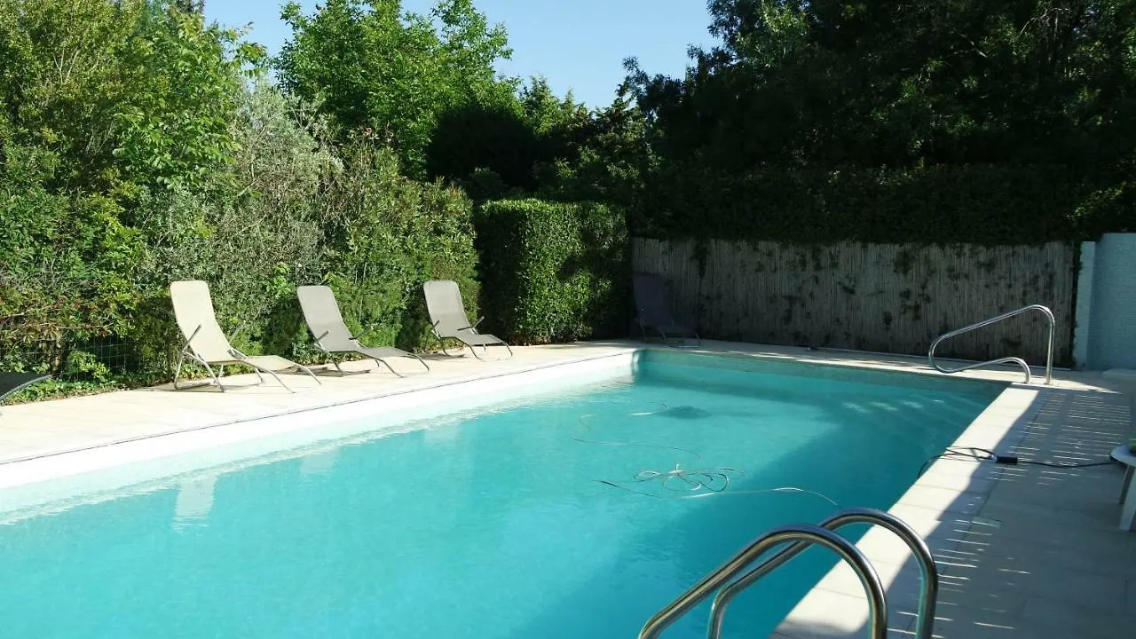Mas Grimaud - Gite- Studio Et Chambres D'Hotes Familiales Eygalières