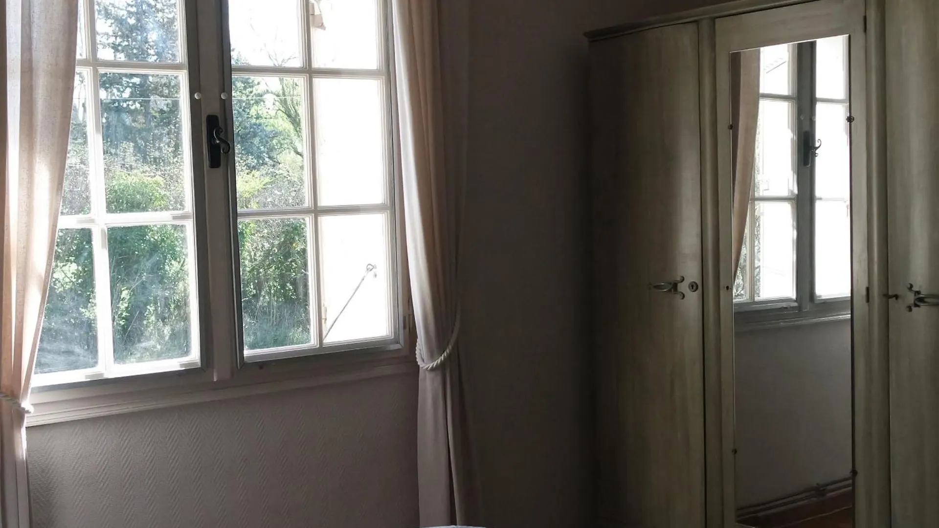 Mas Grimaud - Gite- Studio Et Chambres D'Hotes Familiales Eygalières