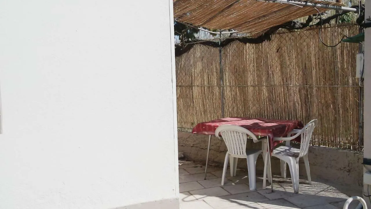 Bed & Breakfast Mas Grimaud - Gite- Studio Et Chambres D'Hotes Familiales Eygalières