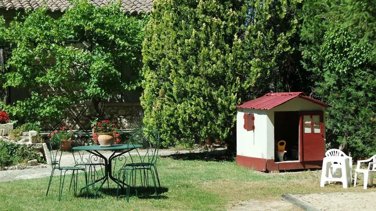 Mas Grimaud - Gite- Studio Et Chambres D'Hotes Familiales Eygalières Bed & Breakfast