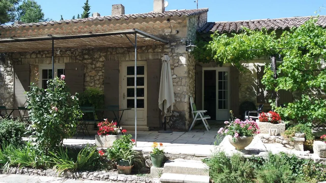 Bed & Breakfast Mas Grimaud - Gite- Studio Et Chambres D'Hotes Familiales Eygalières